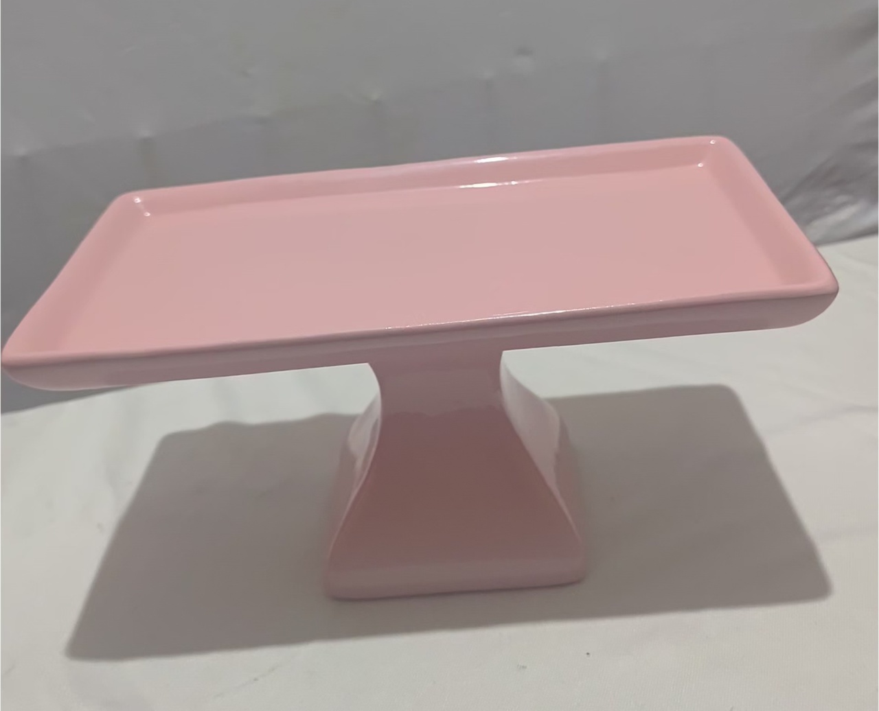 Bandeja Retangular Com Pé Rosa Claro - Mimi Decorações
