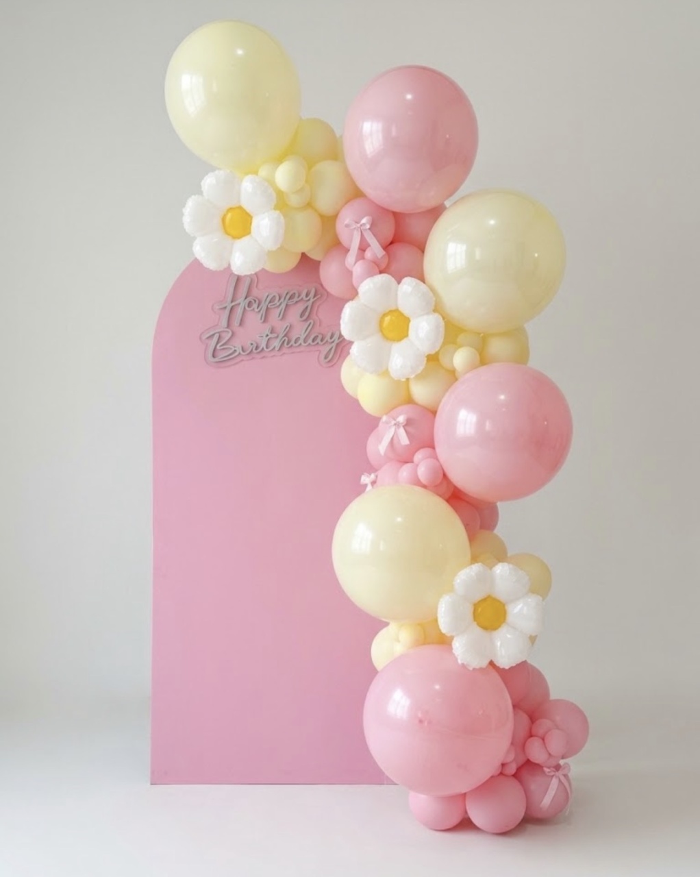 Arco de Balões Orgânico Delivery Com Elementos - dkdecoração