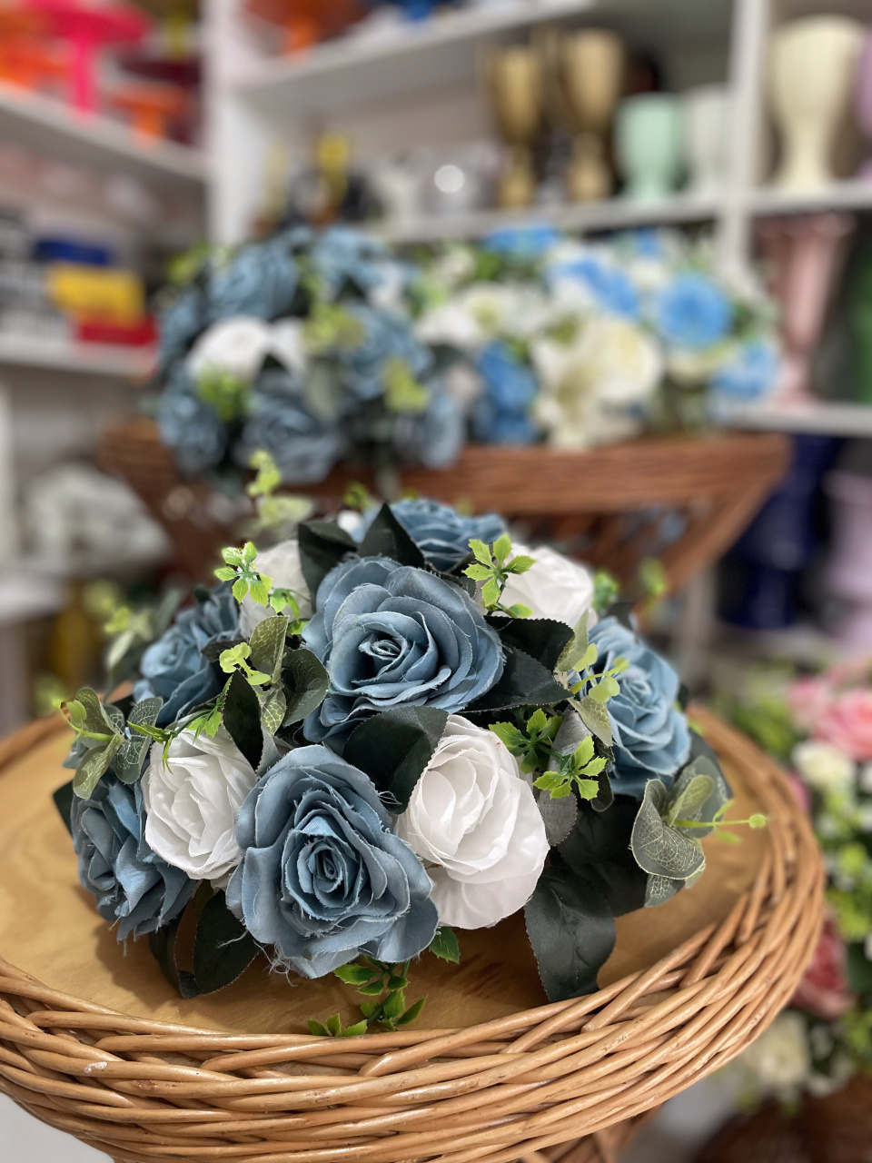 Rosas Brancas E Azuis - Zurisbrb