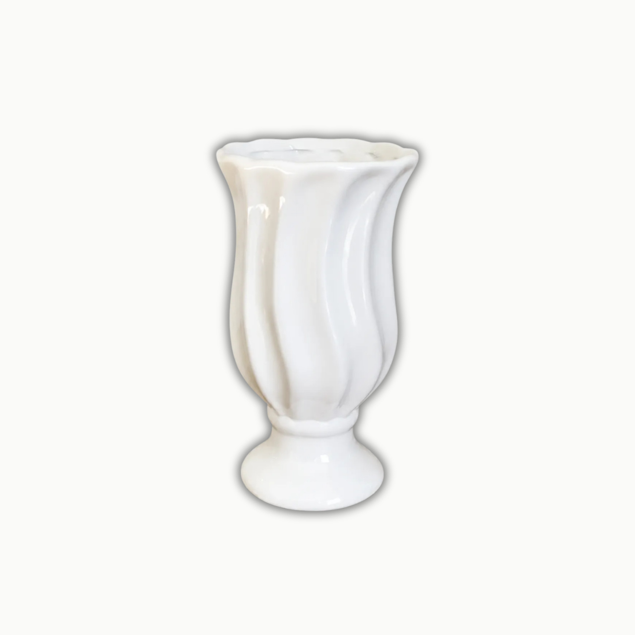 Vaso Cerâmica Branco Torcido - Fábrica de Emoções Locações