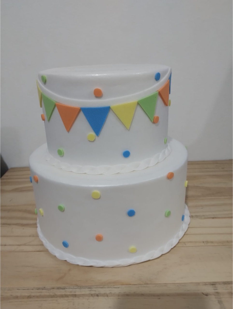 Bolo Fake 2 Andares Bandeirola Candy - Amiga Festeira Decorações 