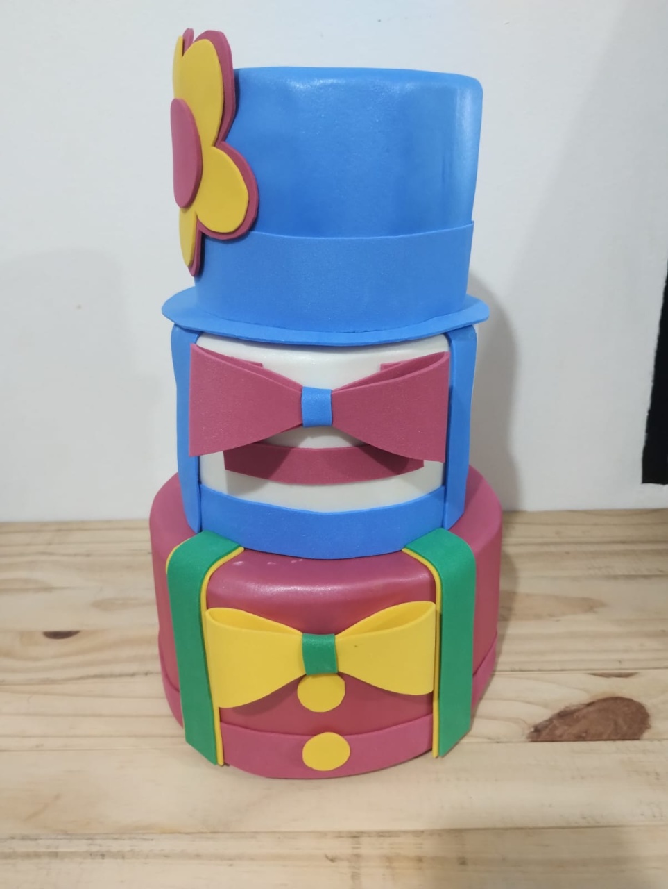 Bolo Fake Patati Patatá/ Circo 3 Andares - Amiga Festeira Decorações 