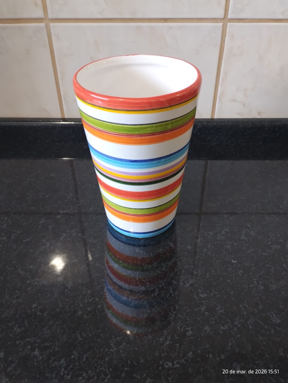 Vaso de Cerâmica Listrado - Amiga Festeira Decorações 