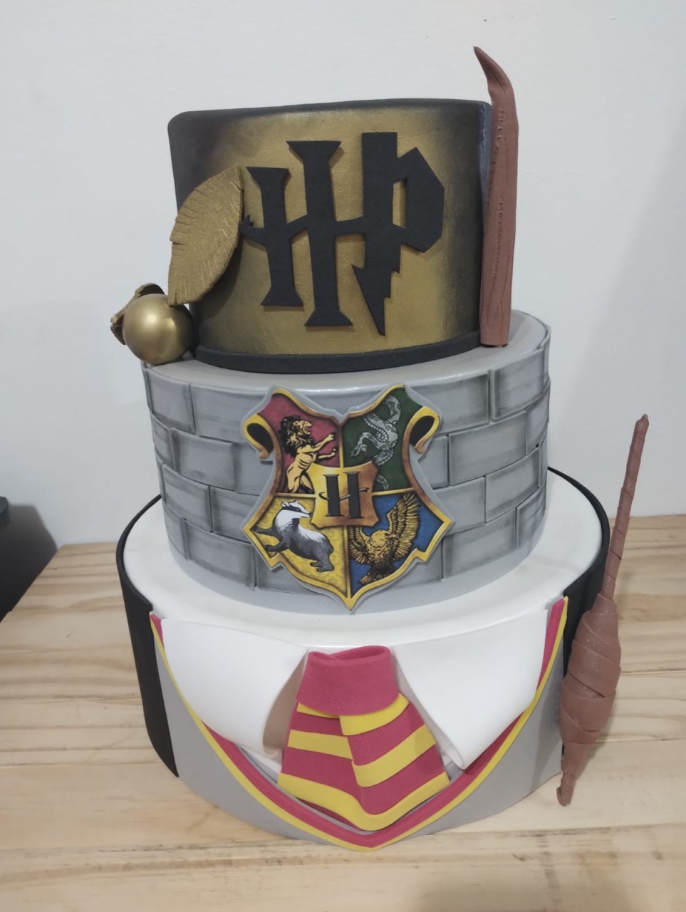 Bolo Fake Harry Potter 3 Andares - Amiga Festeira Decorações 