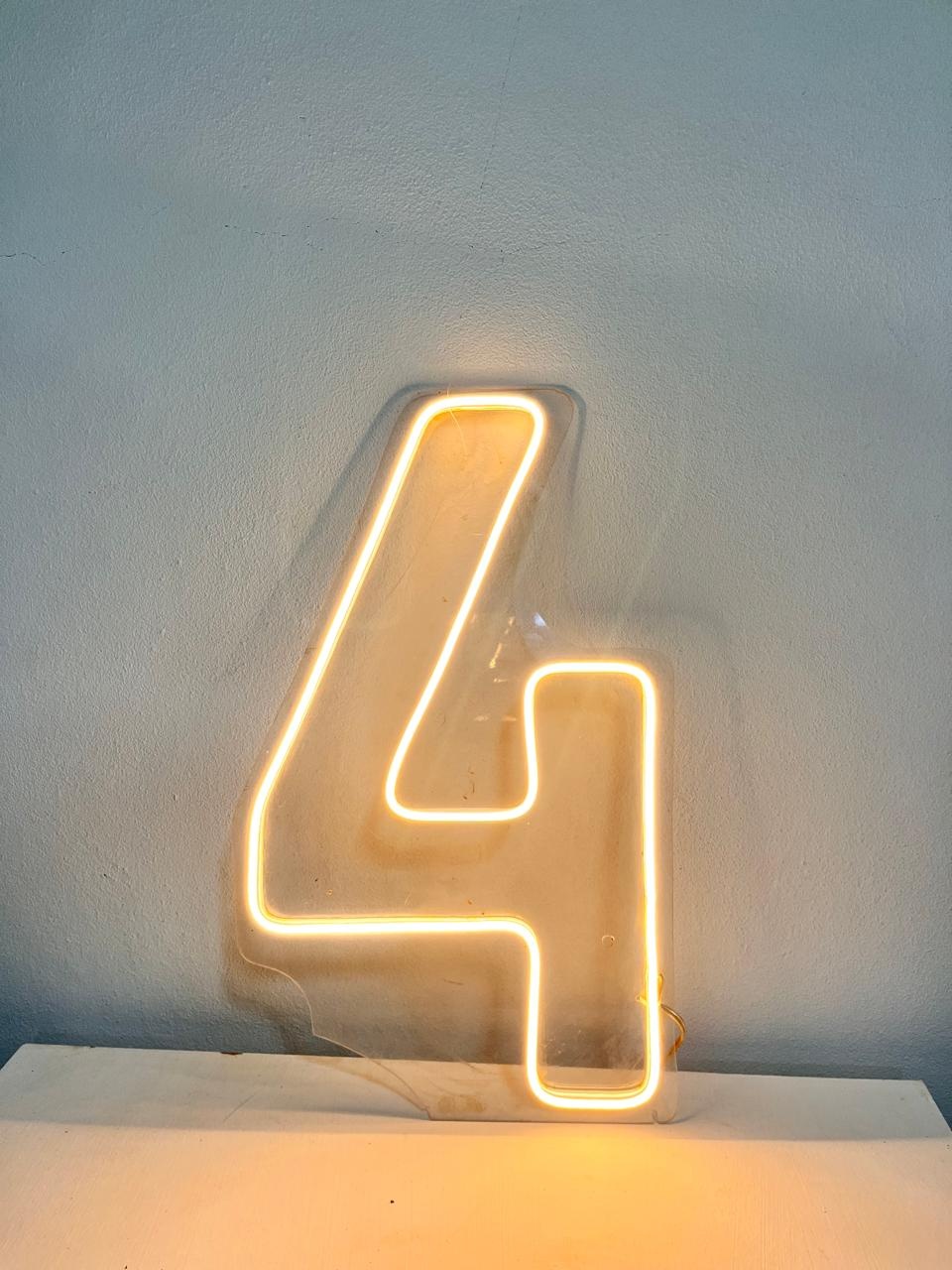 Numero 4 Painel Neon de Le Premium - WP LOCFEST