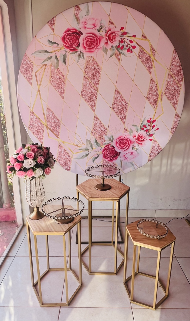 Pegue E Monte Rosa Com 3 Mesinhas - Aline Maura Loc e Decor
