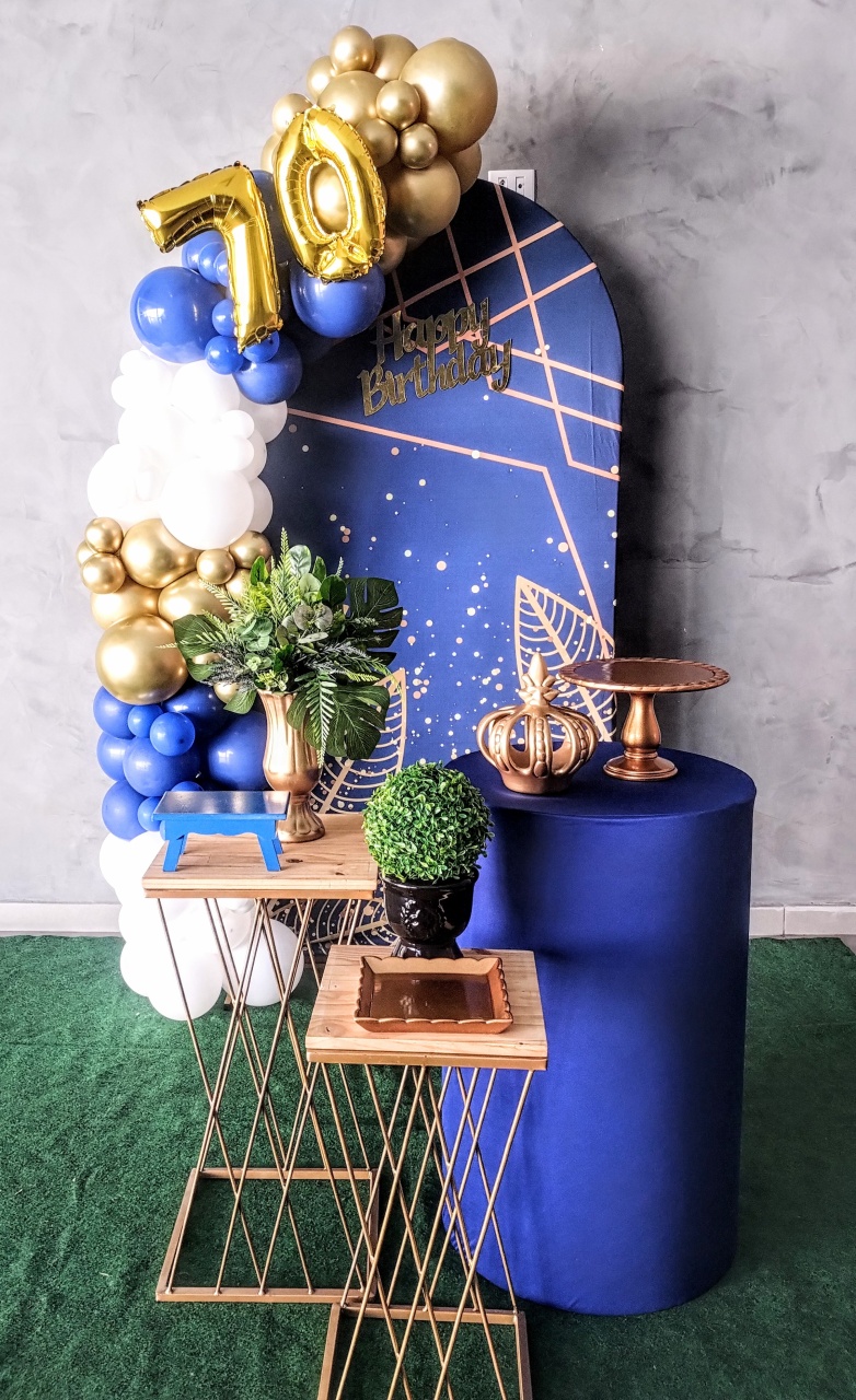 Decoração Basica Azul E Trelicas Dourado - Ágata pegue monte e decore 