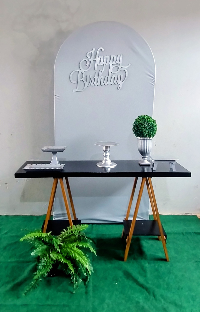 Cinza Prata Com Mesa Cavalete Preta - Ágata pegue monte e decore 