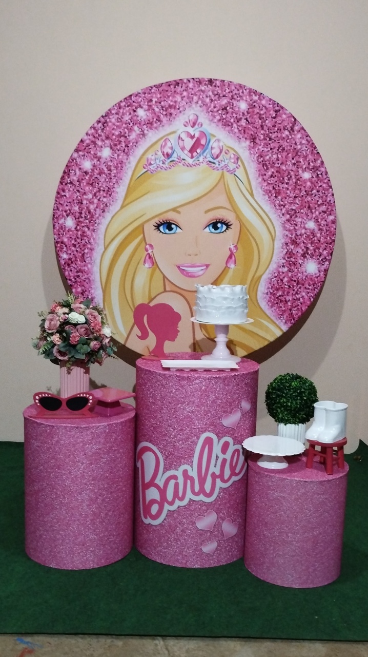 Barbie - Ágata pegue monte e decore 
