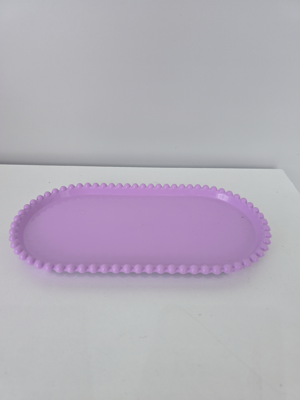 Bandeja Oval Lilás Com Bolinhas 24X12Cm - Flor de Minas Artes Artesanais ltda