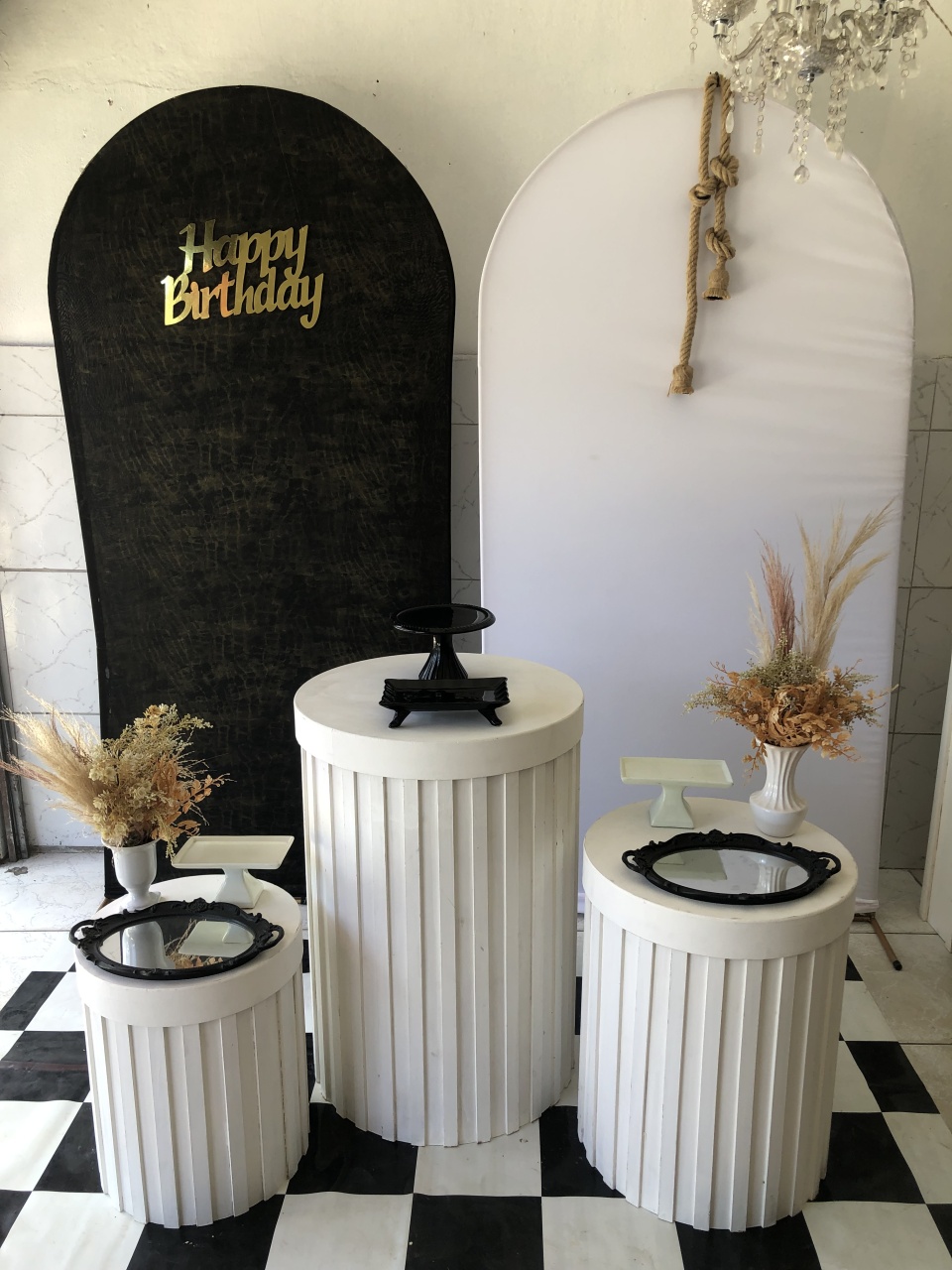 Kit Branco E Preto Com Cilindros Ripados - Decorando.sonhos