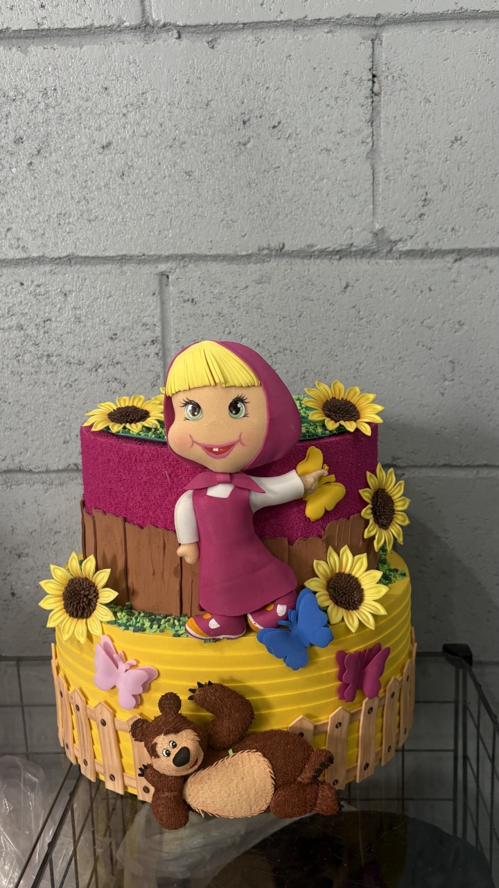 Bolo Fake Macha E O Urso - Toque Mágico Decoração e pegue e monte
