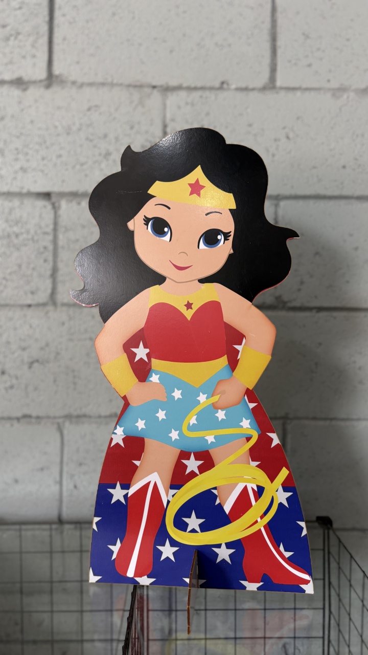 Display Mulher Maravilha Grande - Toque Mágico Decoração e pegue e monte