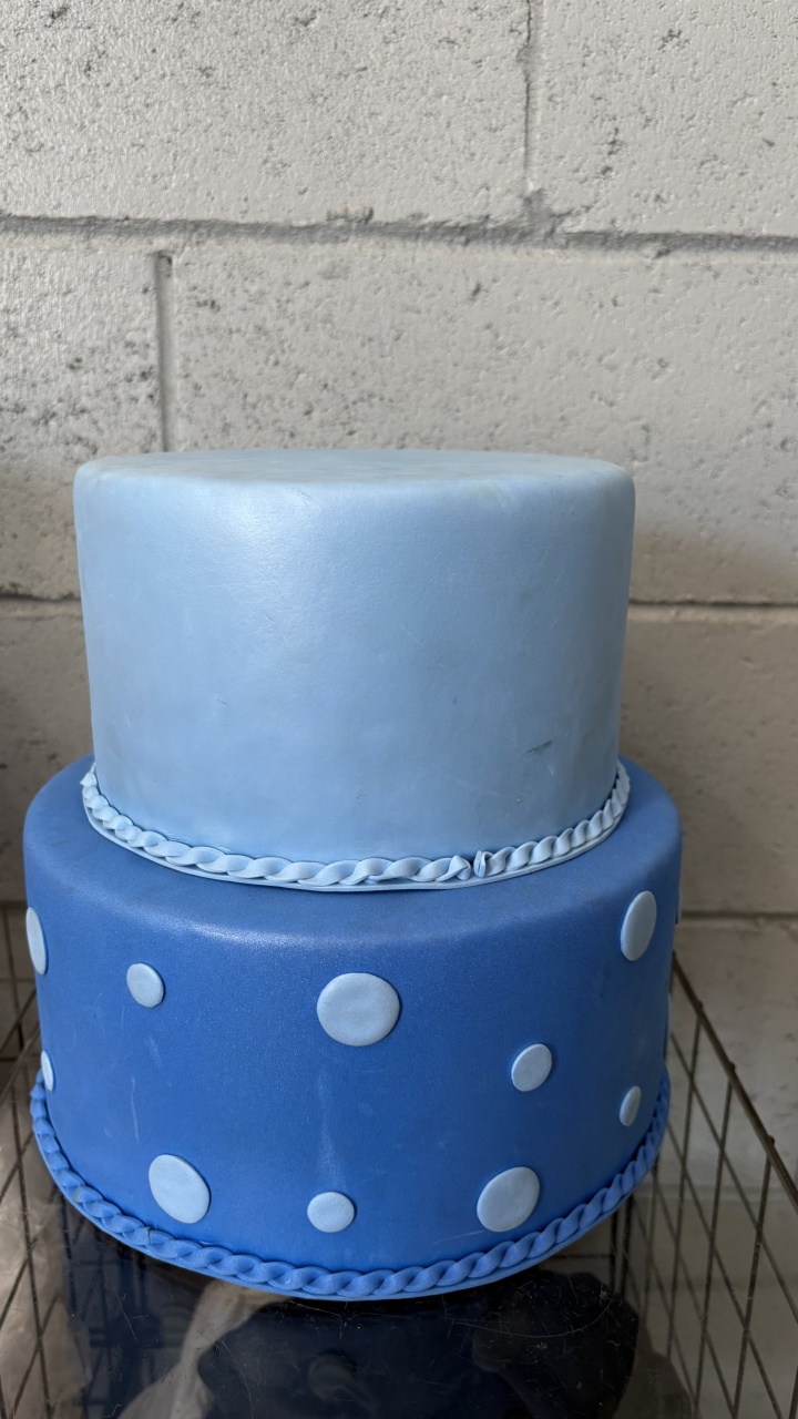 Bolo Fake Azul. - Toque Mágico Decoração e pegue e monte
