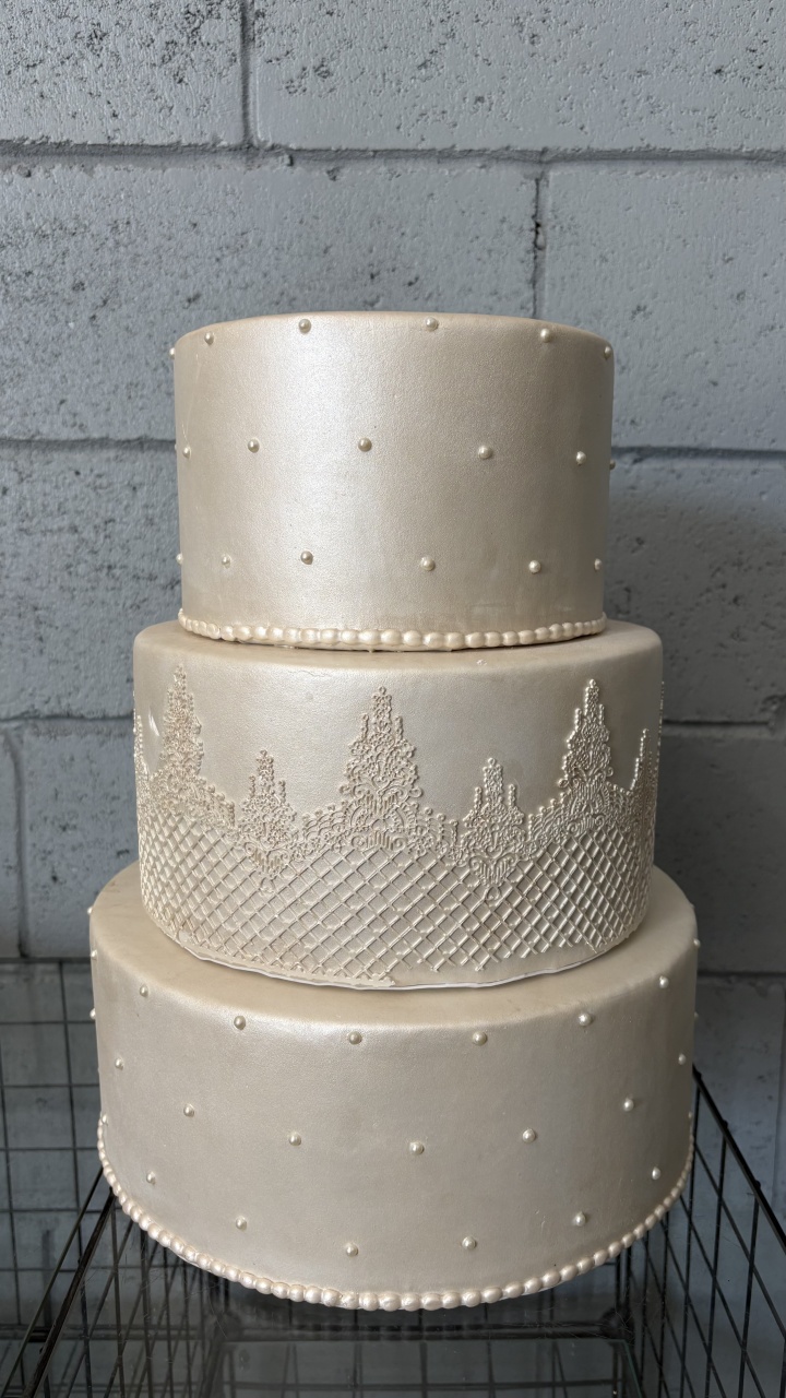 Bolo Fake Perolado - Toque Mágico Decoração e pegue e monte