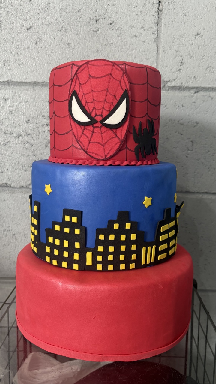 Bolo Fake Homem Aranha - Toque Mágico Decoração e pegue e monte