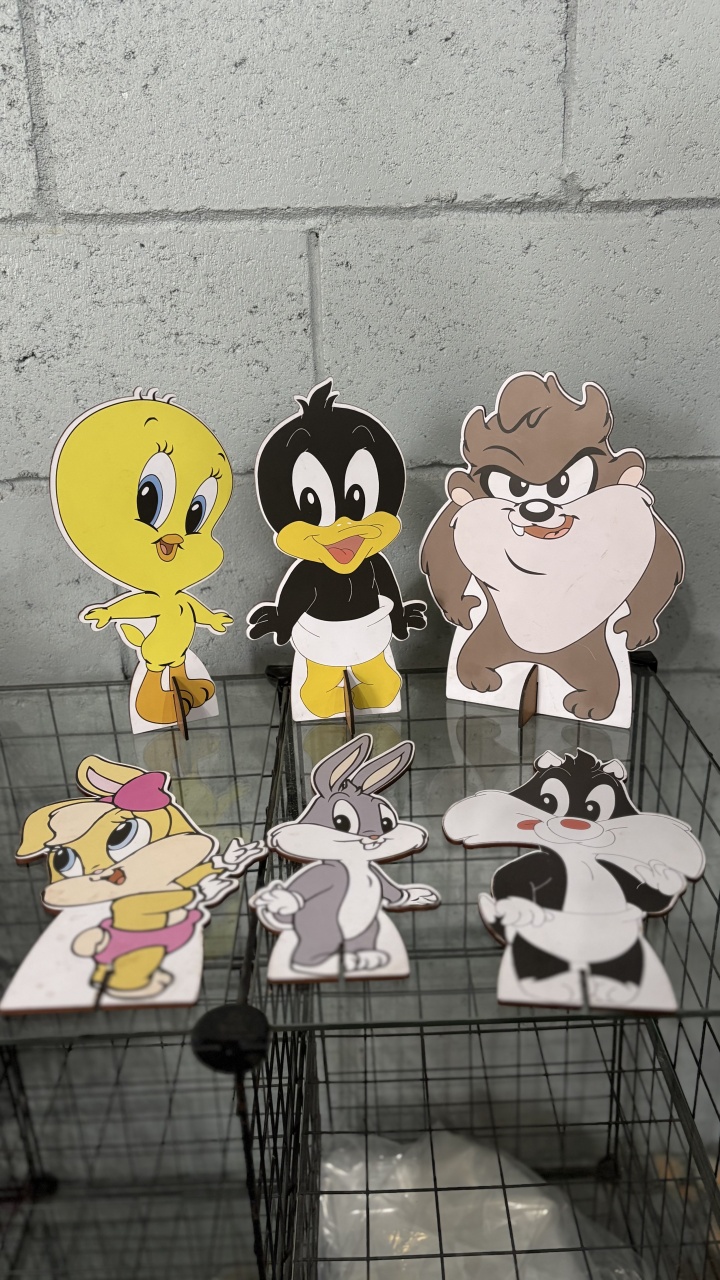 Kit Display Pequeno Looney Tunes - Toque Mágico Decoração e pegue e monte
