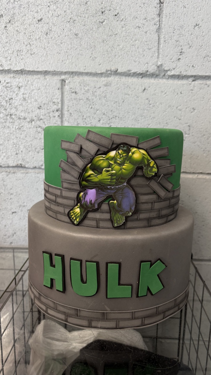 Bolo Fake Hulk - Toque Mágico Decoração e pegue e monte