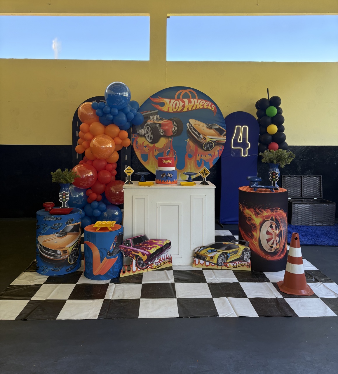 Decoração Hot Wheels - Toque Mágico Decoração e pegue e monte