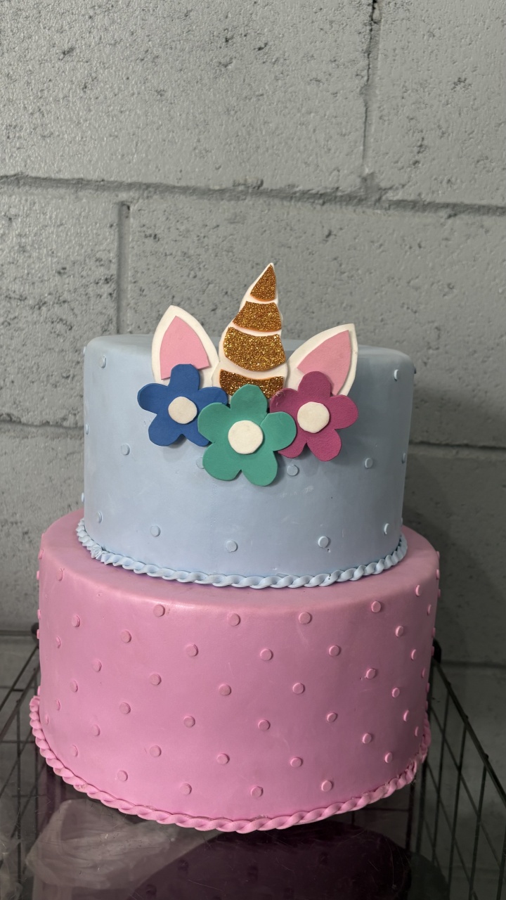 Bolo Fake Unicórnio - Toque Mágico Decoração e pegue e monte