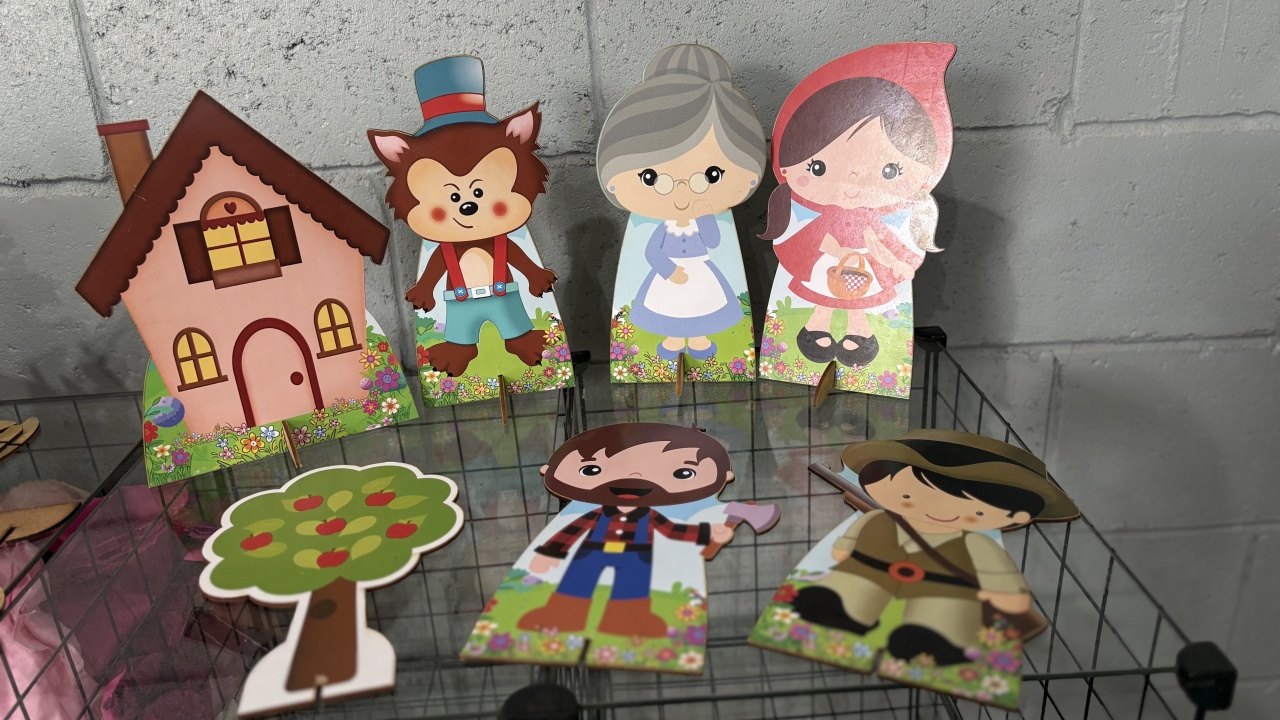 Kit Display Pequeno Chapeuzinho Vermelho - Toque Mágico Decoração e pegue e monte