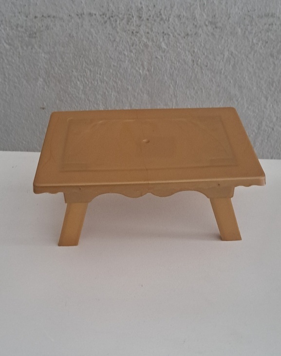 Banquinho Dourado - Nuza Artes Decoração, Pegue e Monte e Festa na Mesa