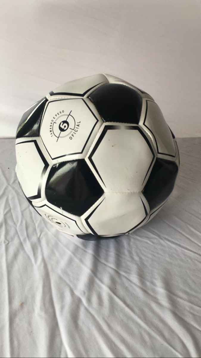 Bola de Futebol Preta E Branca - Boutique festa locações 