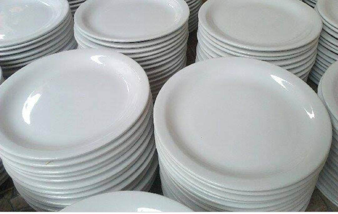 Prato Branco Jantar (Dúzia ) Buffet - Boutique festa locações 