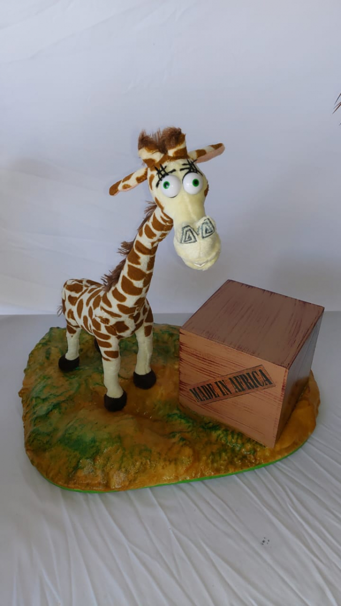 Girafa Melman Madagascar - Boutique festa locações 