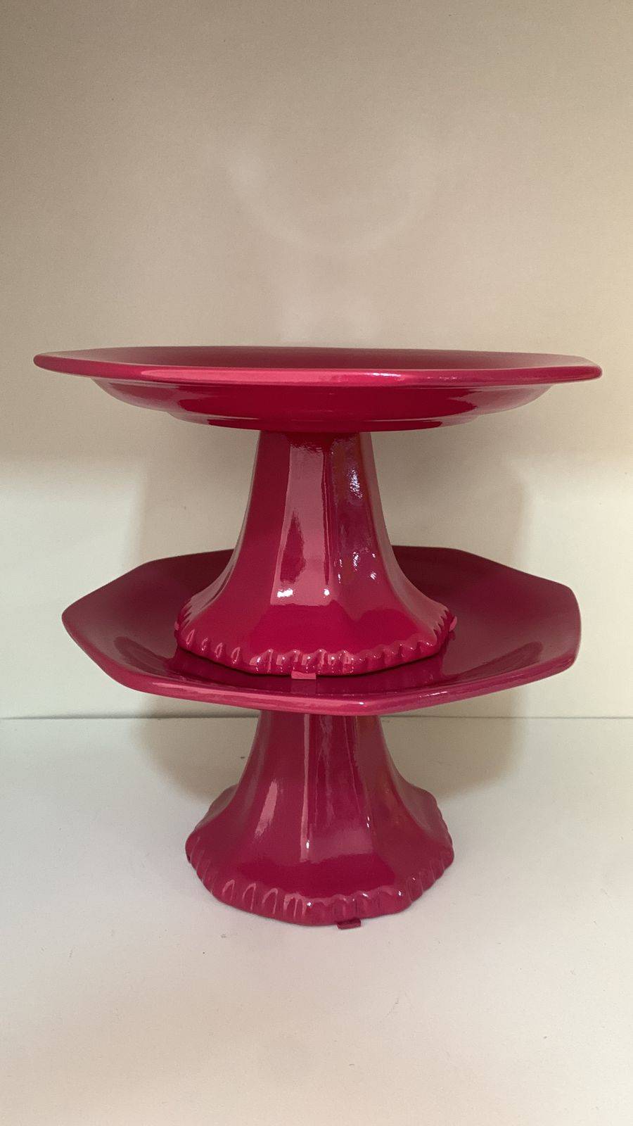 Bandeja Rosa Pink Sextavada Chanfrada Porcelana - Boutique festa locações 