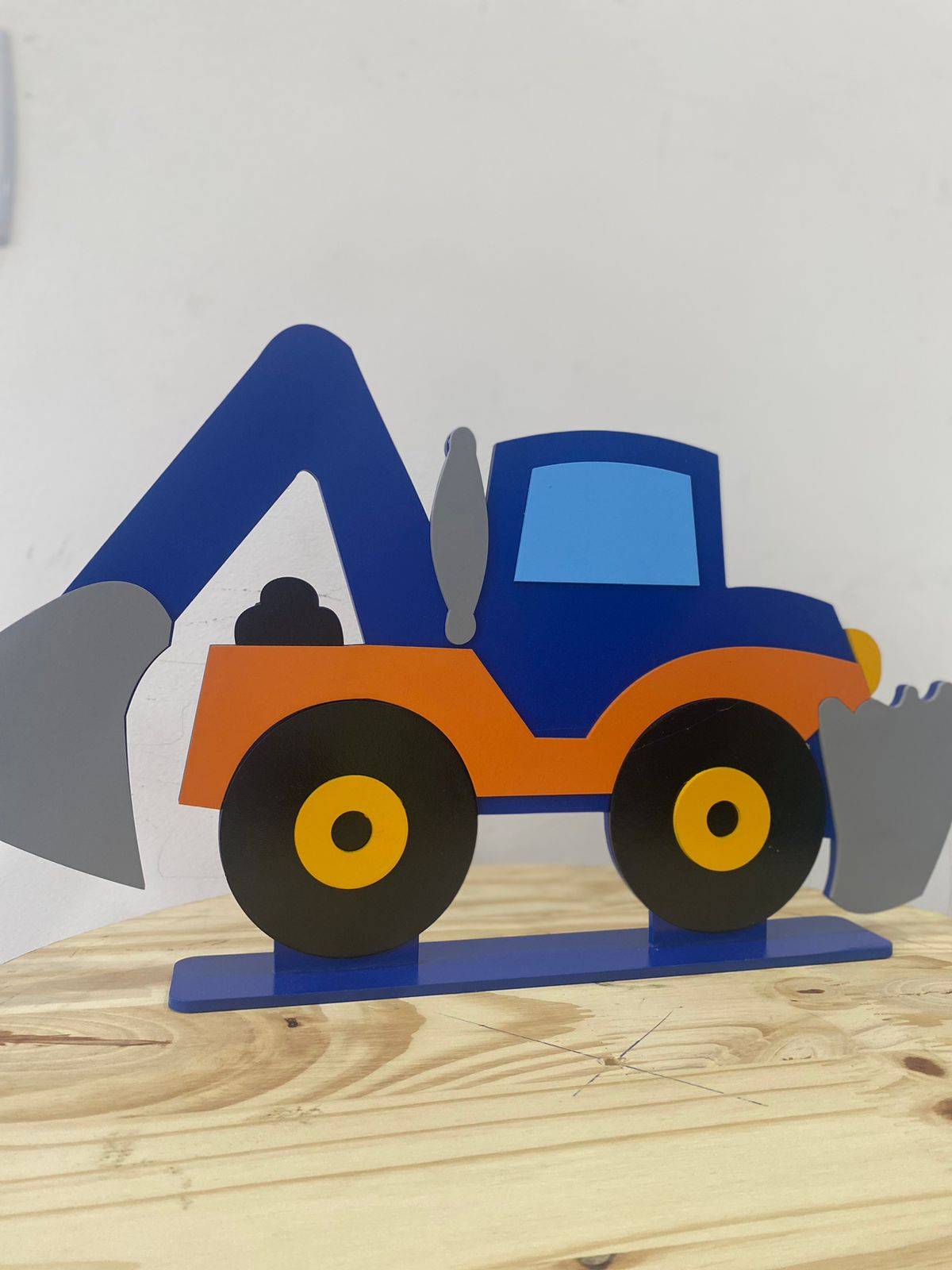 Display Mdf Trator Caminhão Azul Escuro - Boutique festa locações 