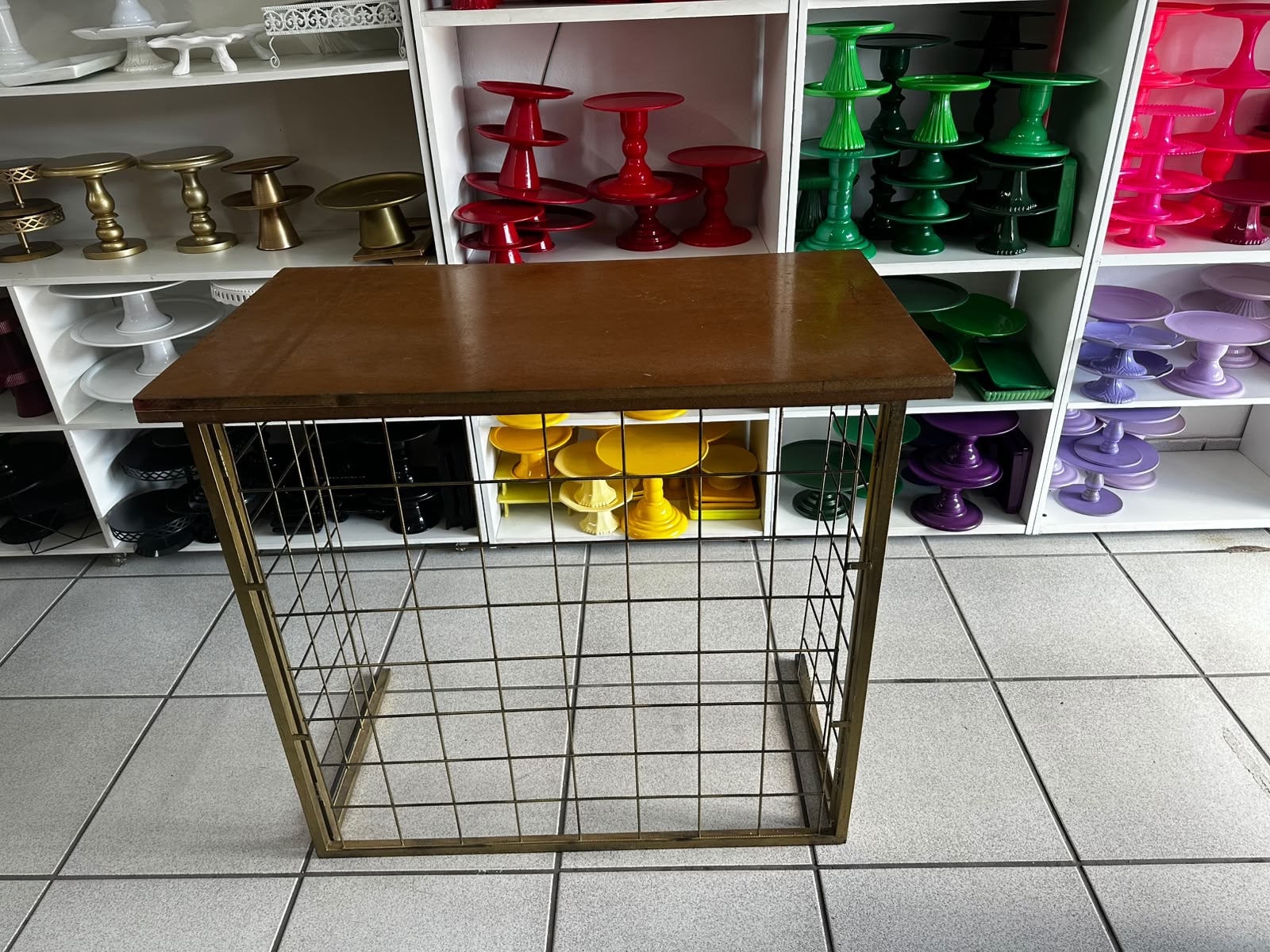 Mesa Dourada Grade Mobiliário - Boutique festa locações 