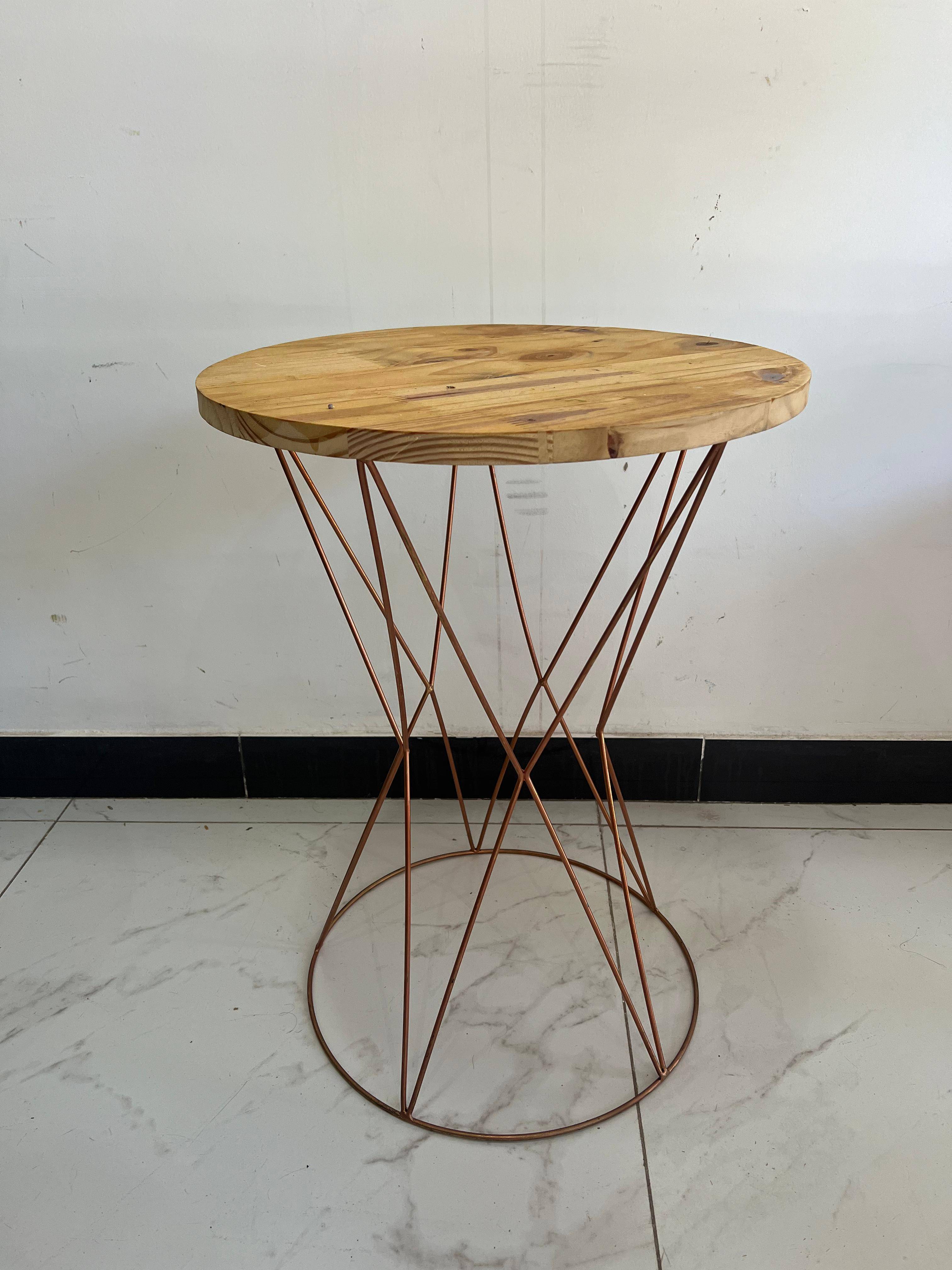 Mesa Estrela Rose Gold  M (Mobiliário) - Boutique festa locações 