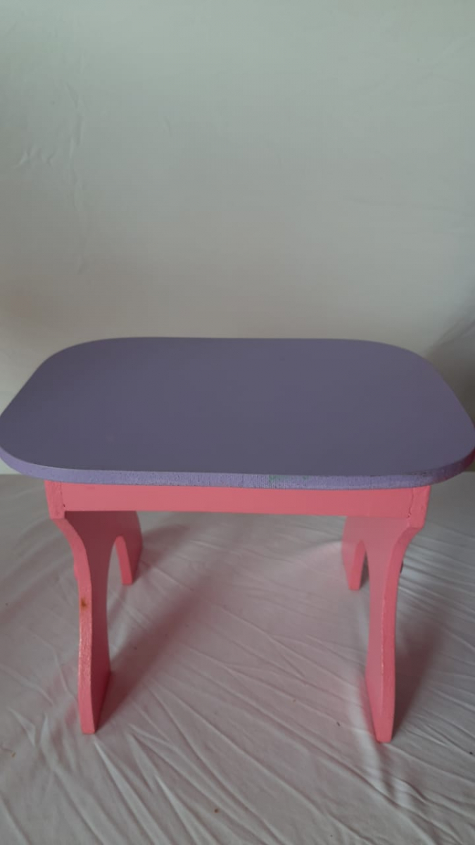 Banquinho Rosa C/ Lilas Marie - Boutique festa locações 