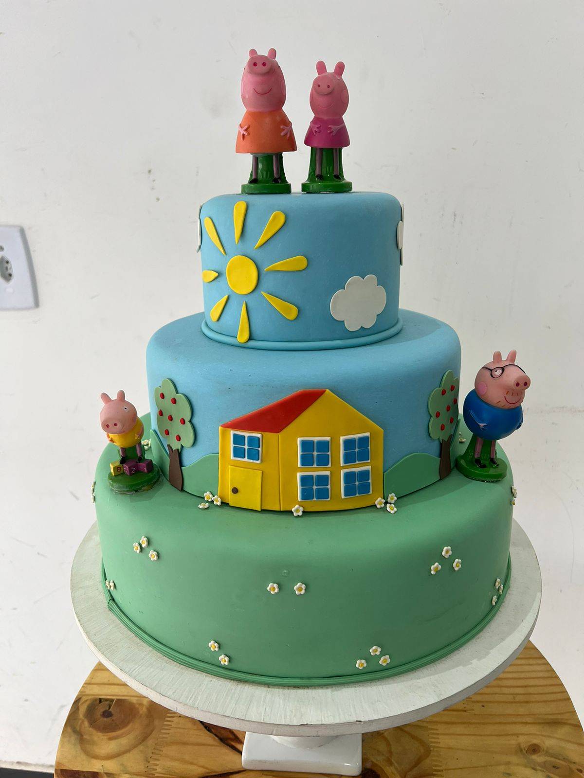Bolo Fake  Peppa - Boutique festa locações 
