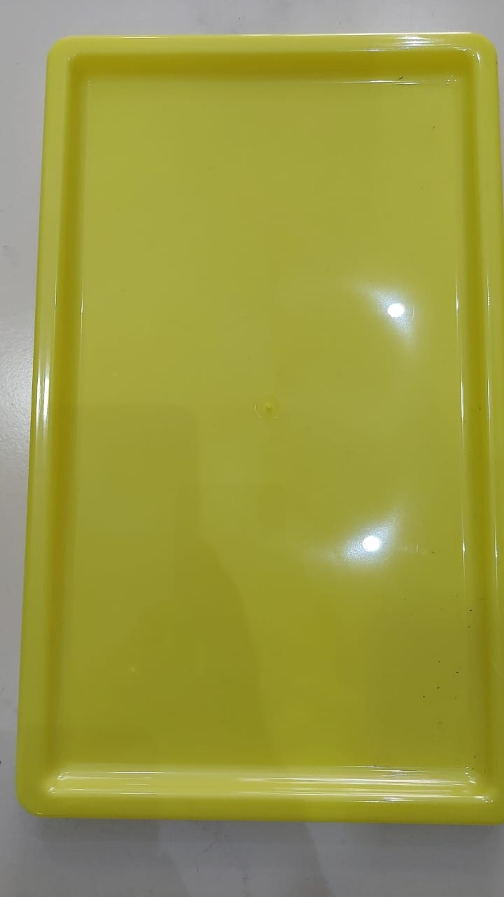 Bandeja Amarela Neon Retangular Plástica - Boutique festa locações 
