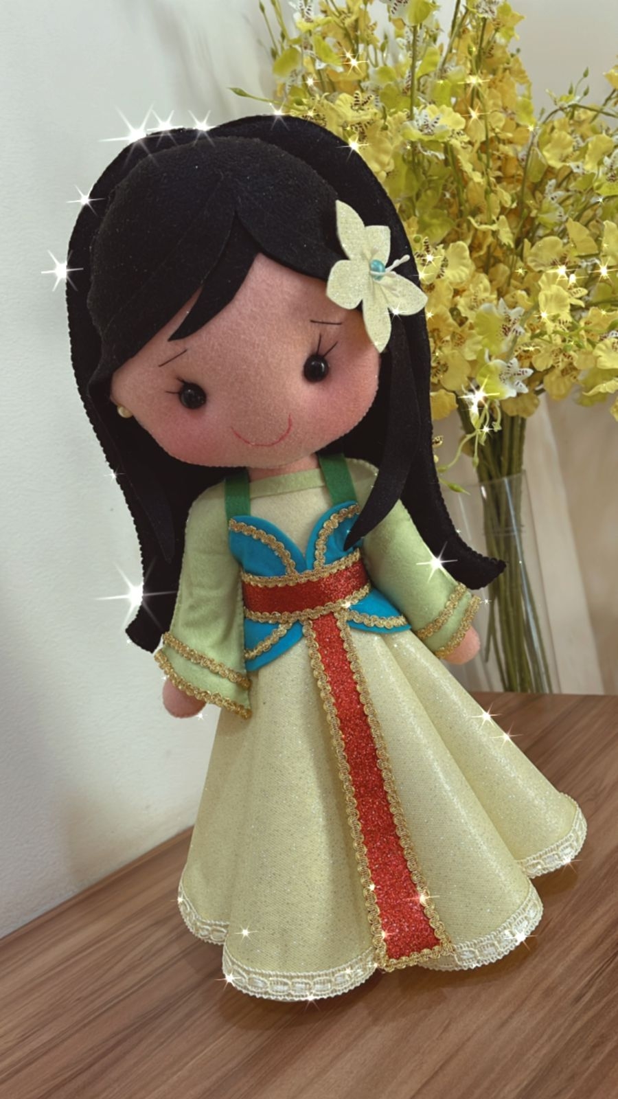 Boneca Feltro Mulan - Boutique festa locações 