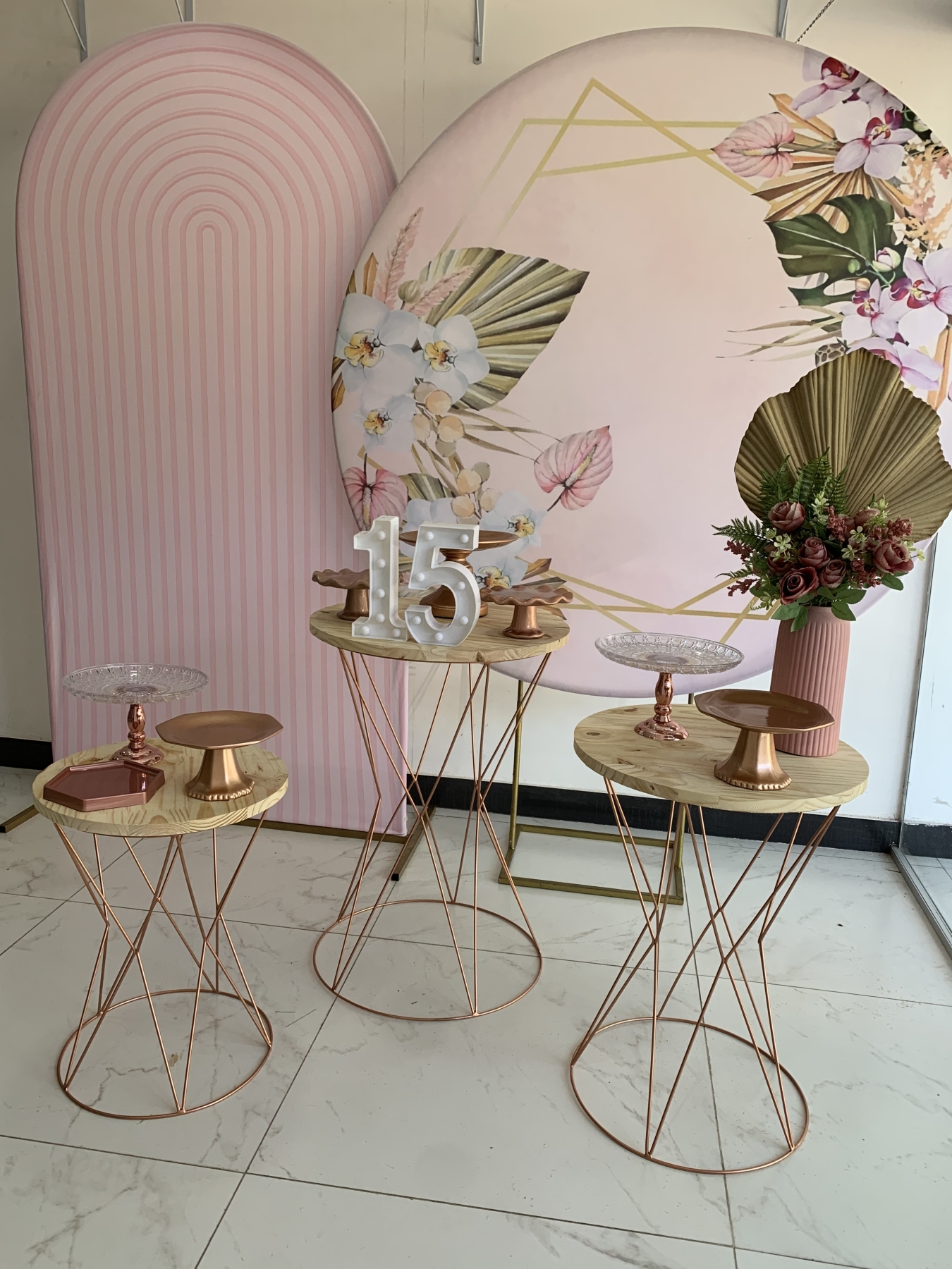 Floral Rosê E Dourado Com Idade - Boutique festa locações 