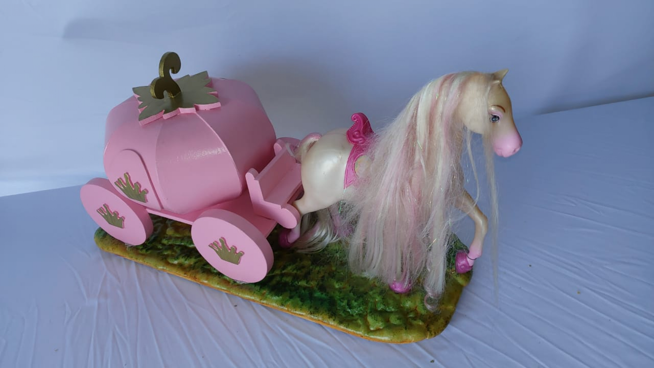 Cavalo E Carruagem Princesa Aurora - Boutique festa locações 