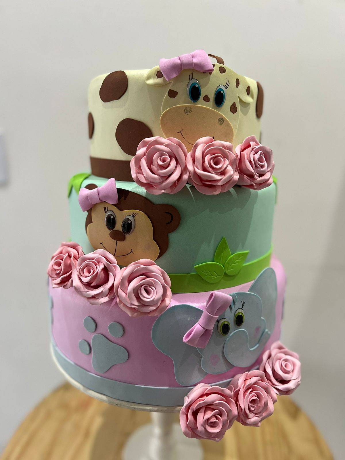 Bolo Fake Safari Rosa Eva - Boutique festa locações 