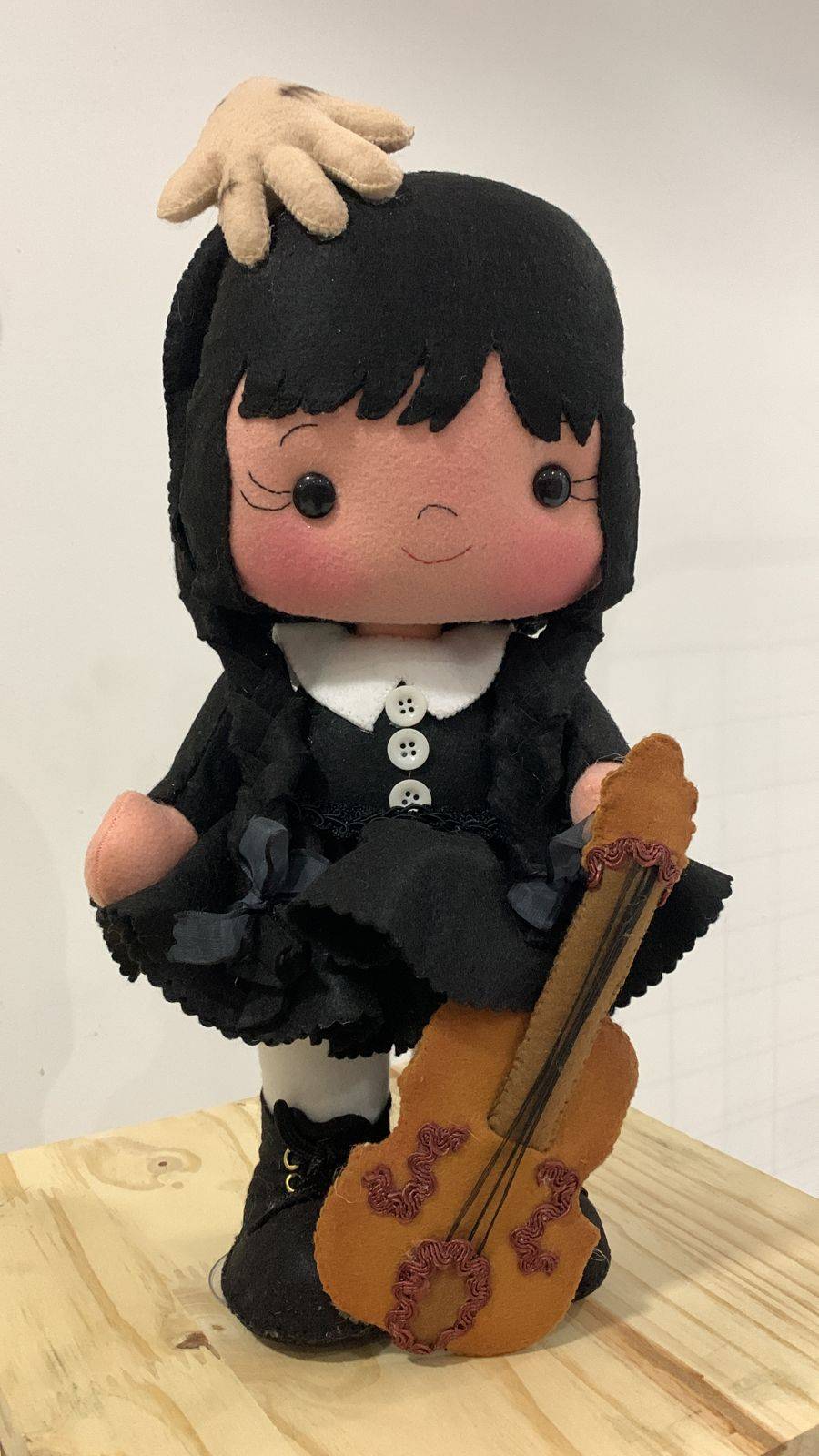 Wandinha Feltro - Boutique festa locações 