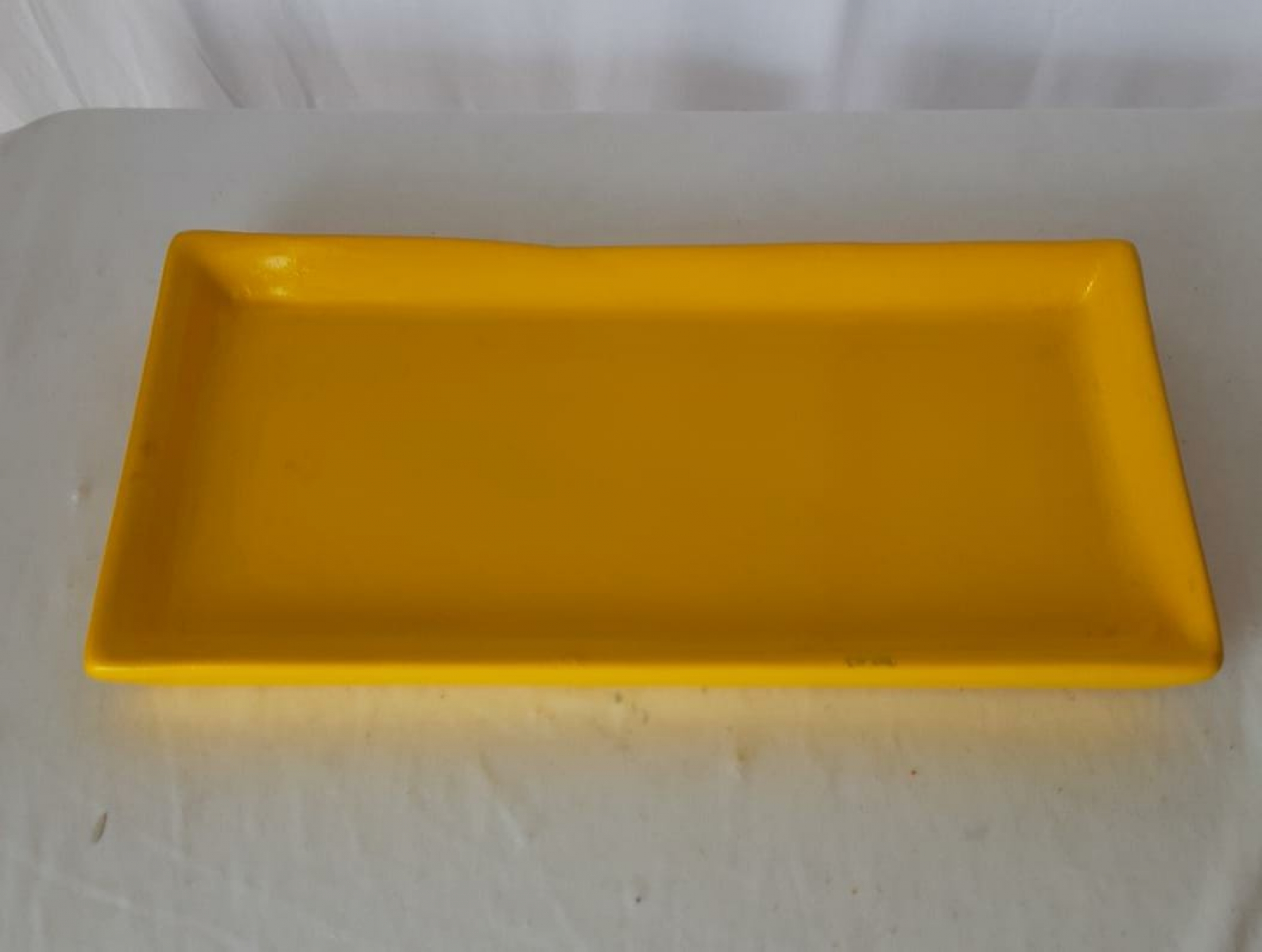 Bandeja Amarela Retangular Porcelana - Boutique festa locações 