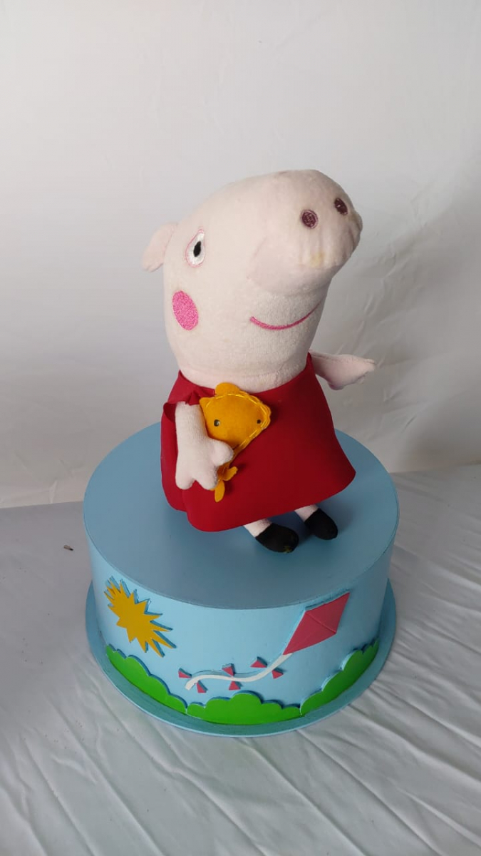 Peppa Pelucia Na Base Azul - Boutique festa locações 