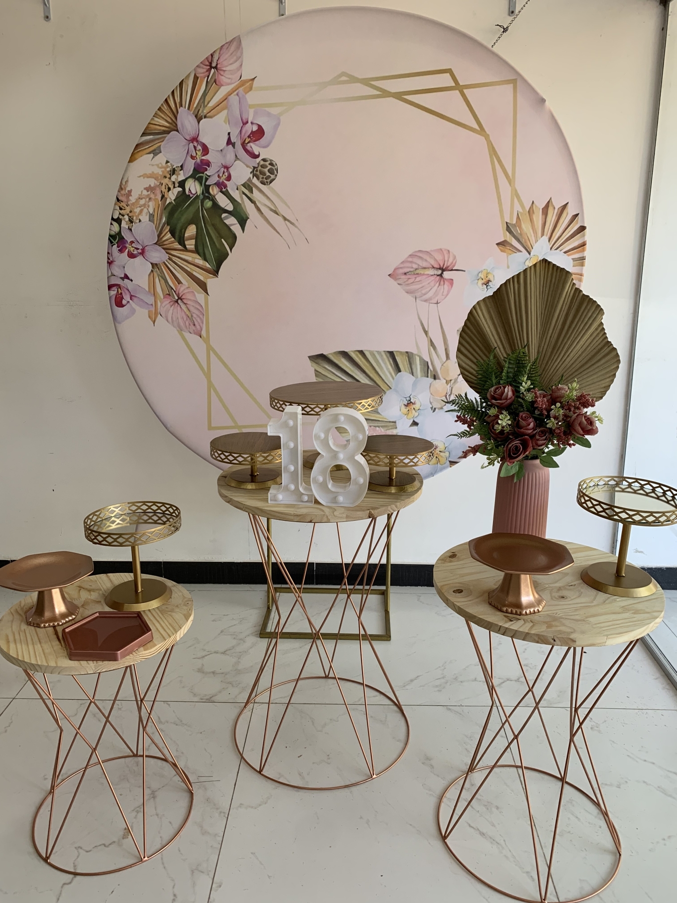 Floral Rosê E Dourado  Idade - Boutique festa locações 