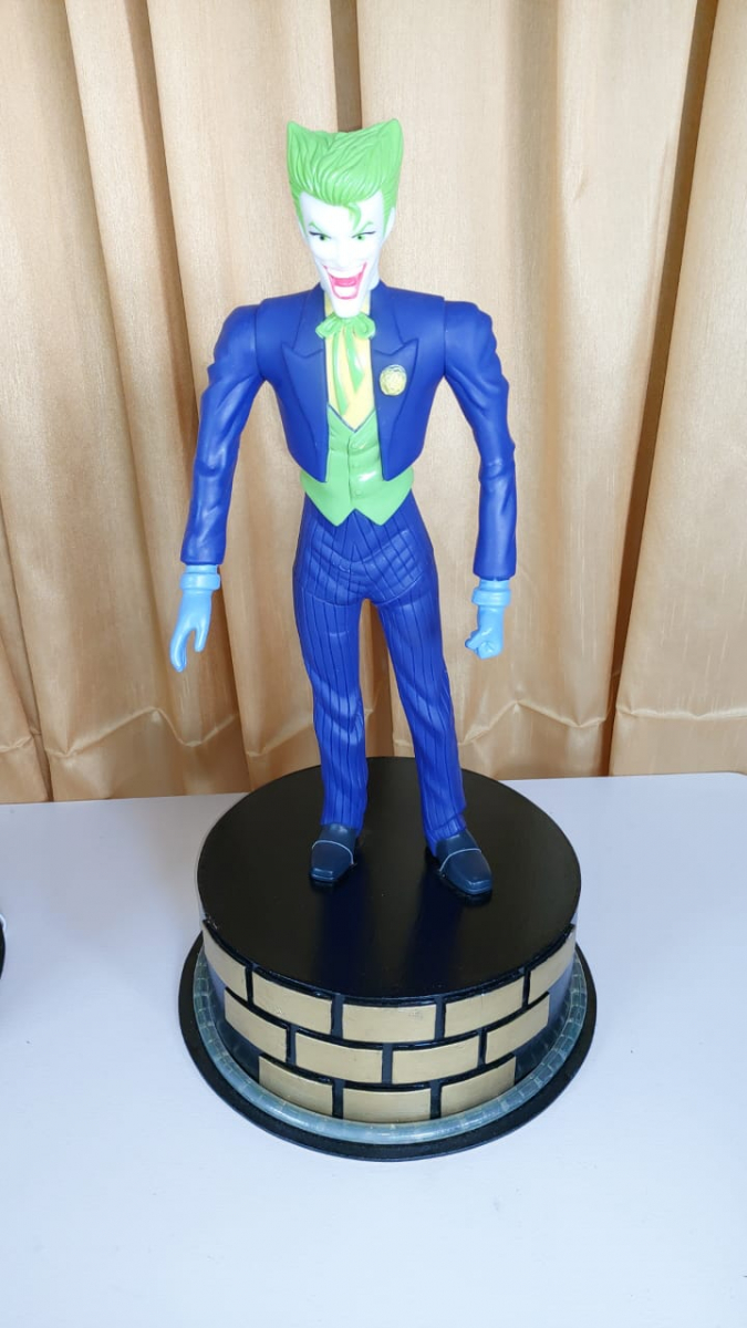 Coringa Grande/Batman - Boutique festa locações 