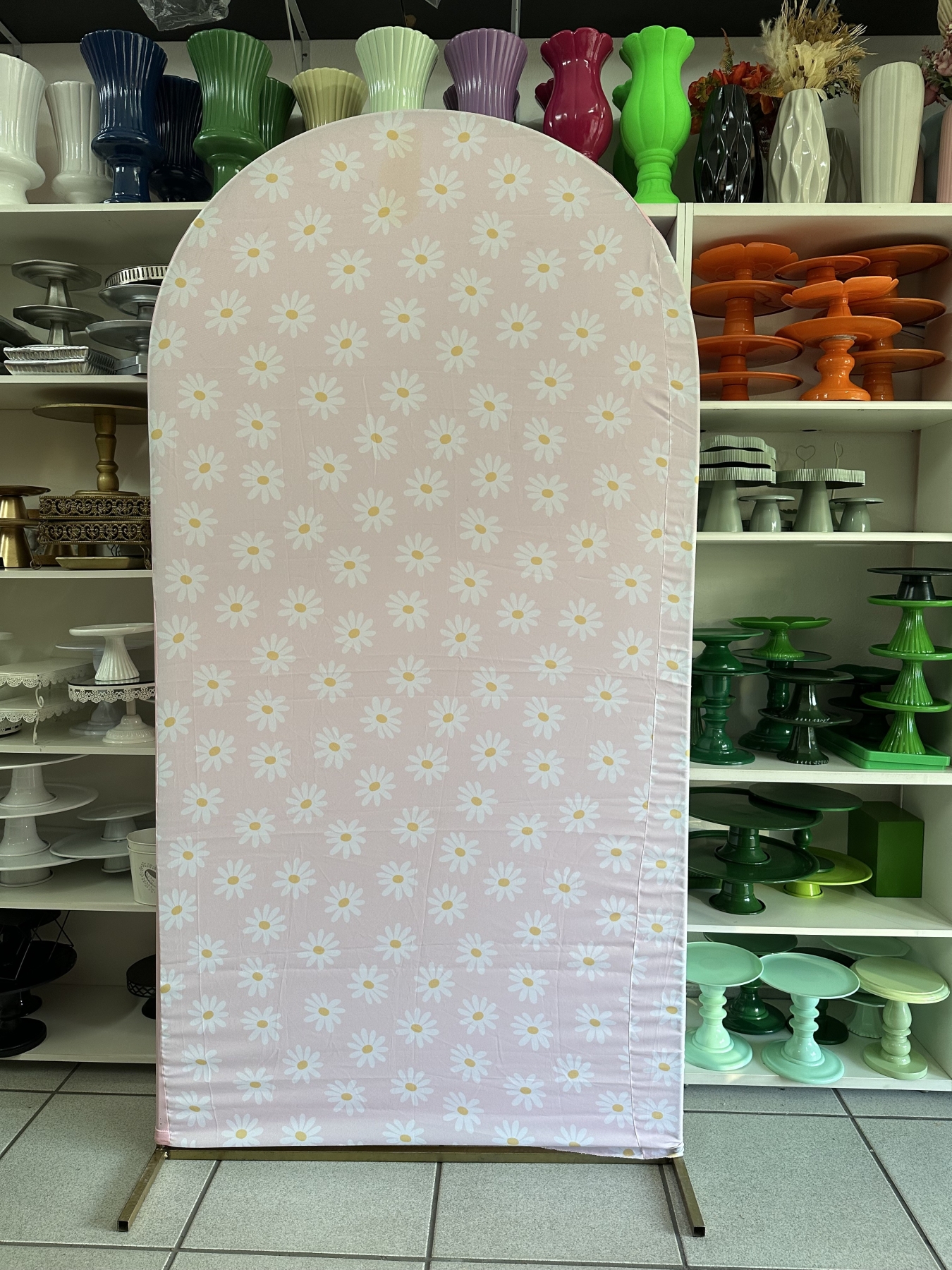 Capa Painel Romano Margarida Flor - Boutique festa locações 