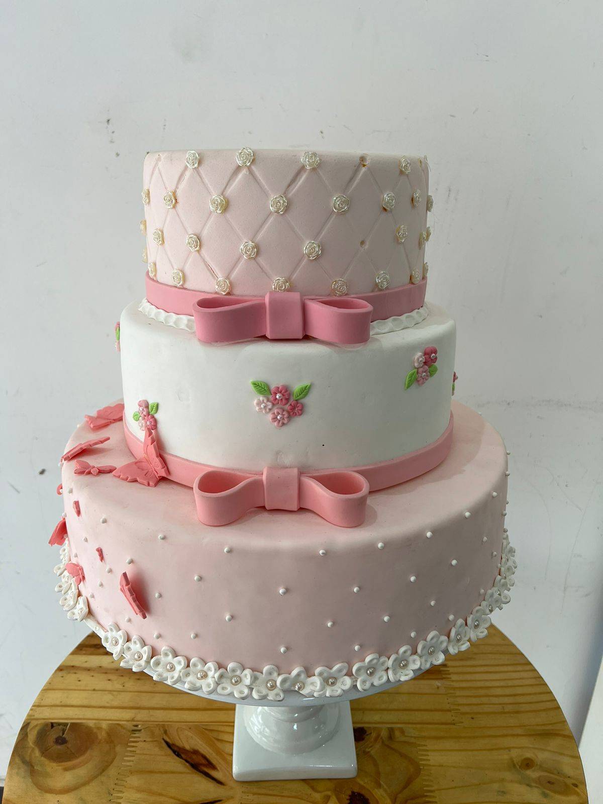 Bolo Fake  Jardim Rosa Biscuit - Boutique festa locações 