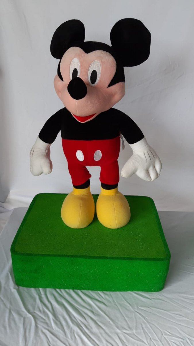 Mickey Grande Pelucia Na Base Verde - Boutique festa locações 