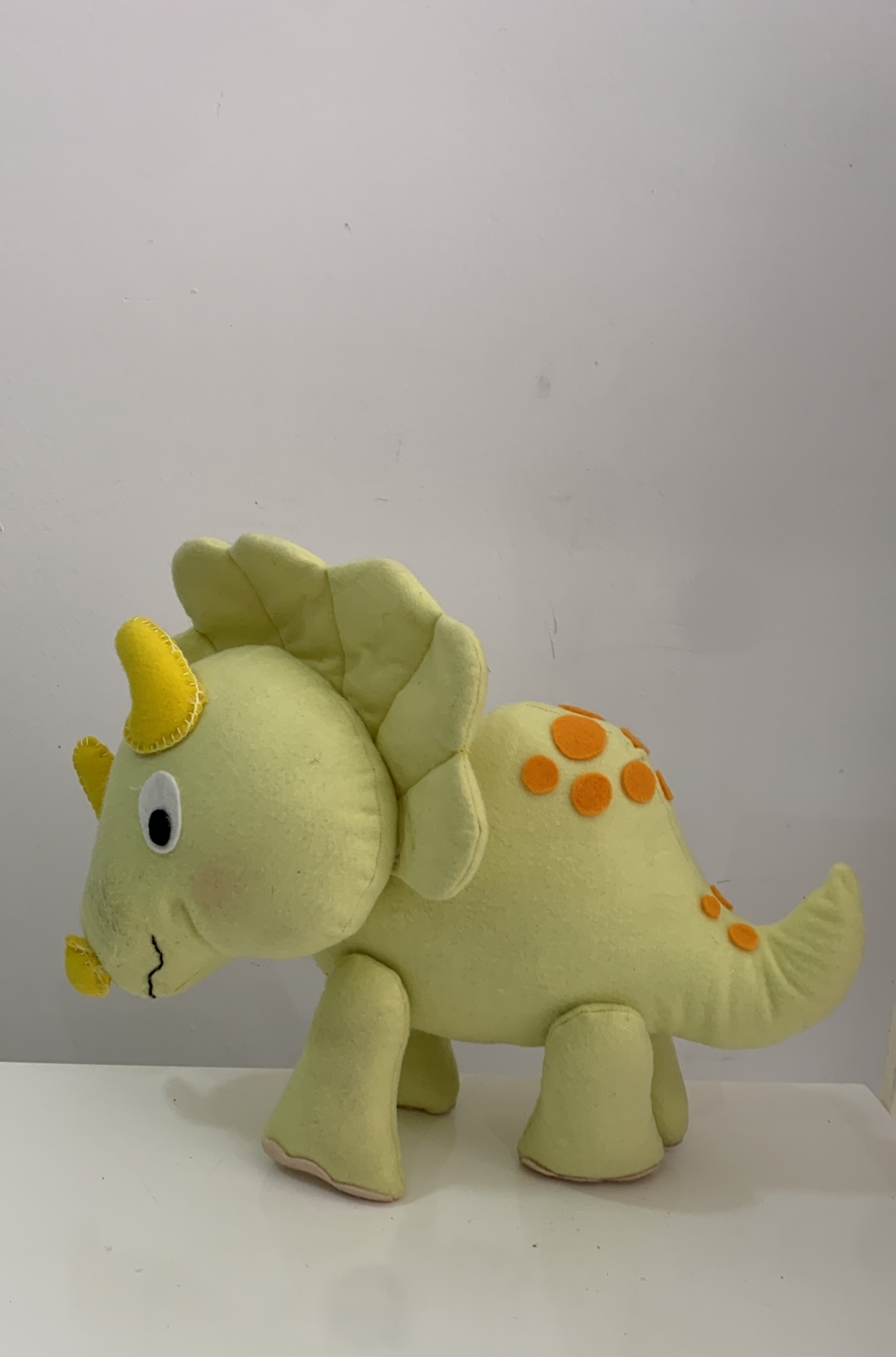 Dinossauro Baby Amarelo - Boutique festa locações 