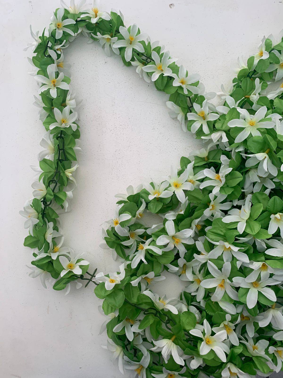 Corda de Flores Branca Arranjo - Boutique festa locações 